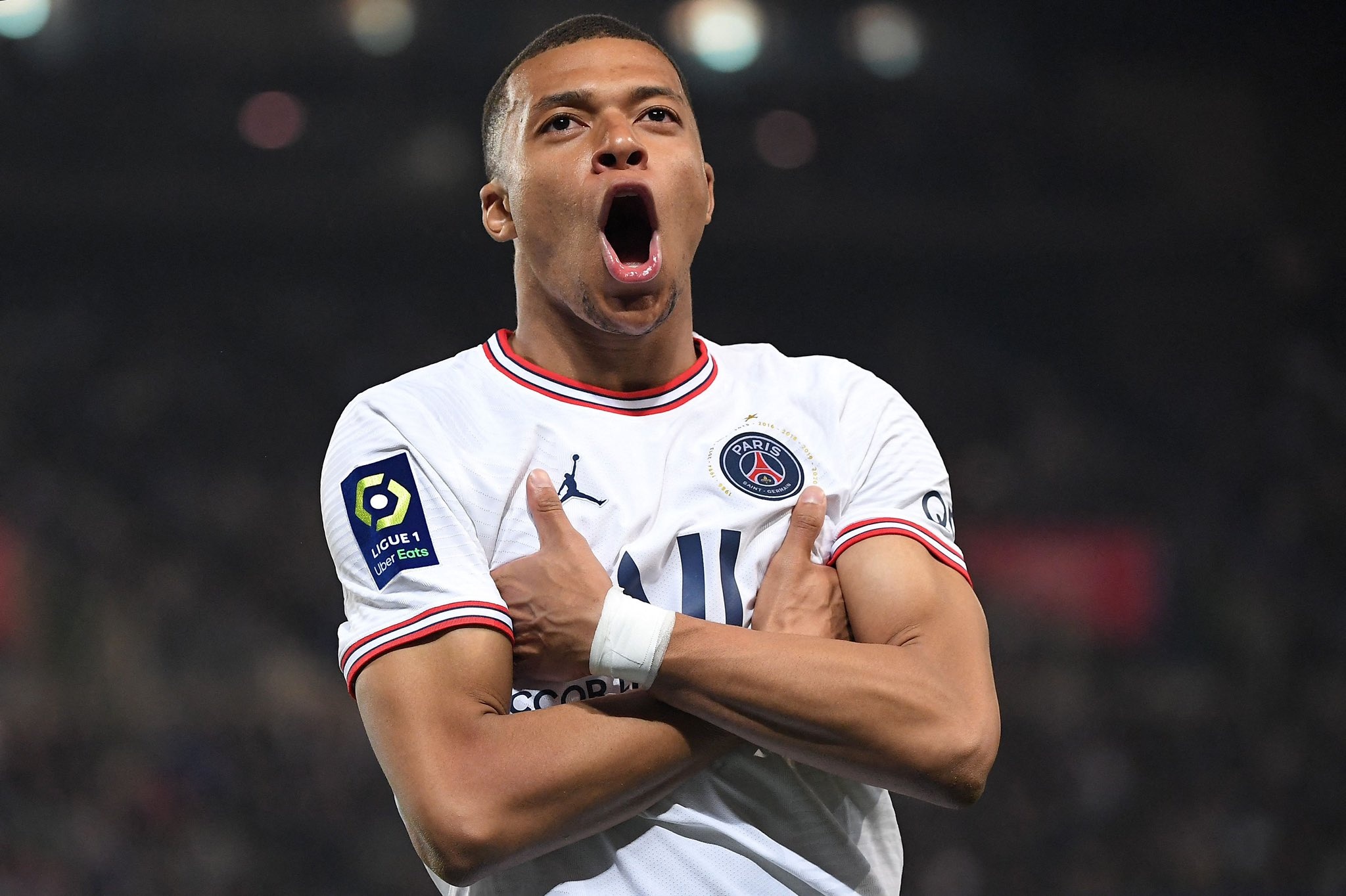 L'Equipe: Mbappe co the roi PSG som hon du kien hinh anh