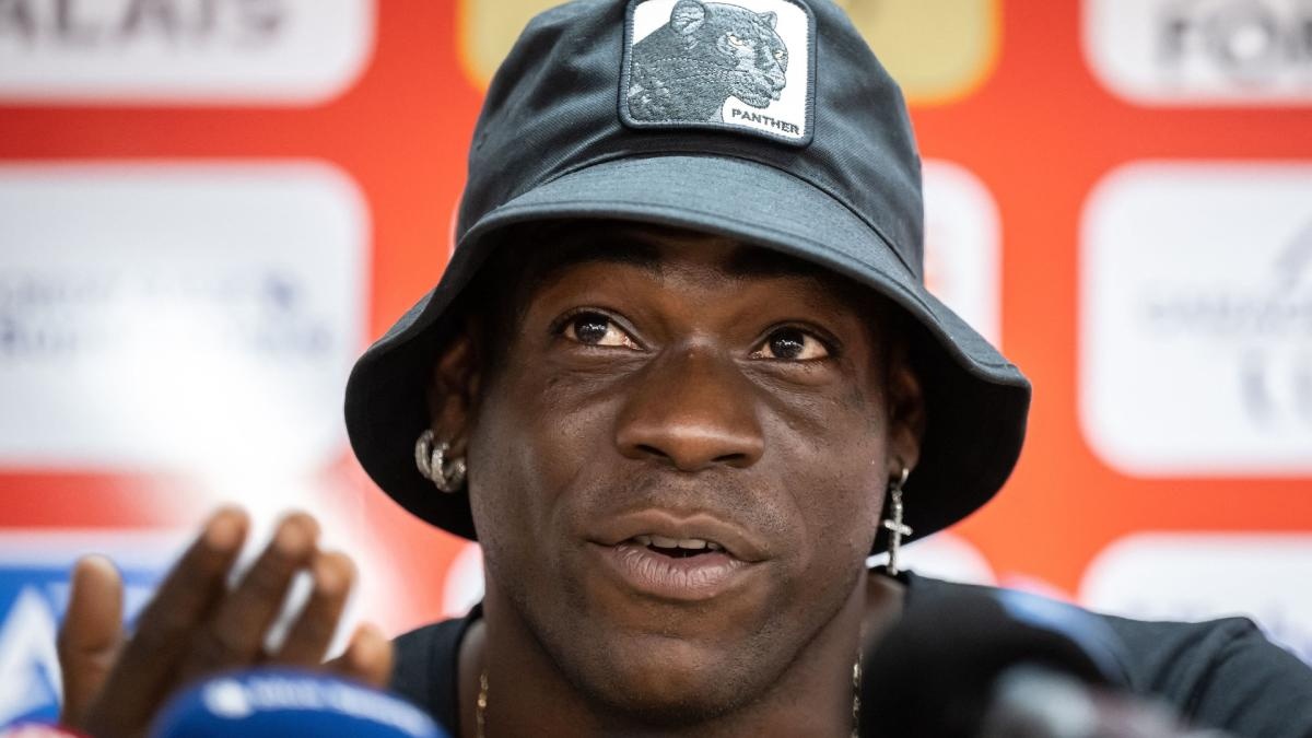 Balotelli lai gay rac roi o doi bong moi hinh anh