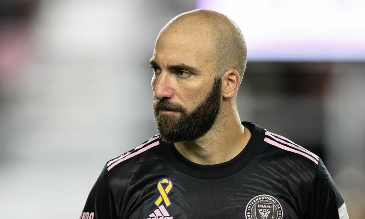 Higuain thong bao giai nghe hinh anh