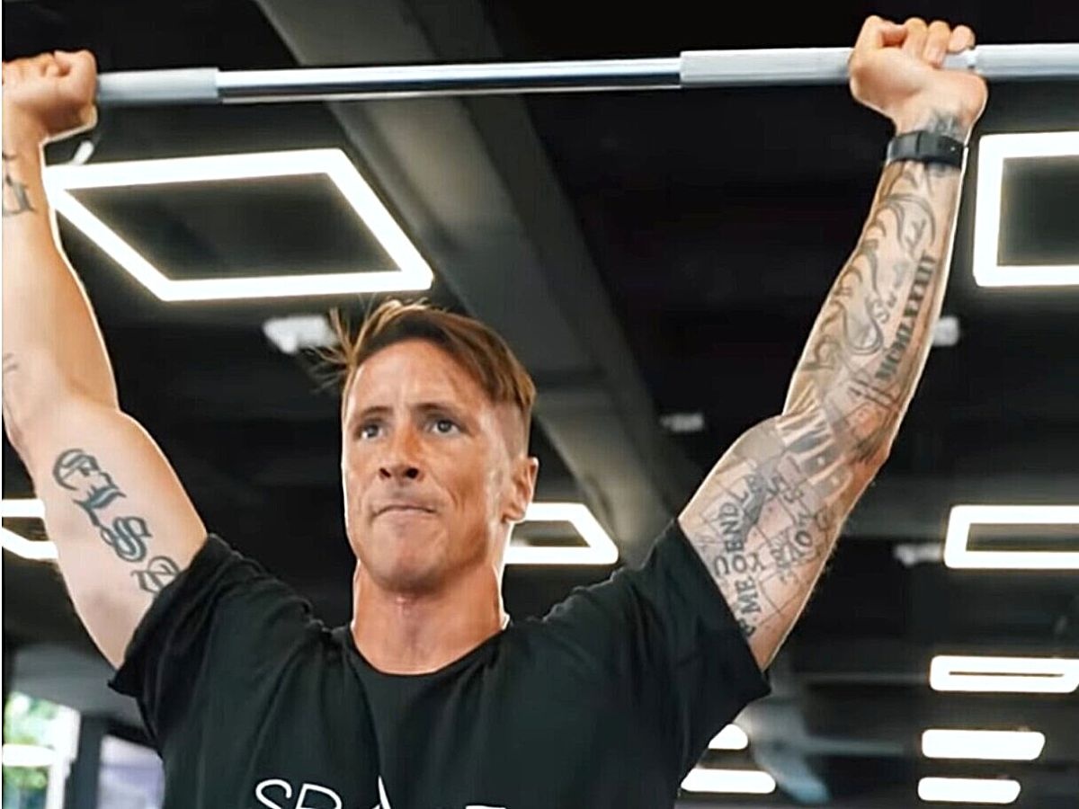 Fernando Torres khoe co bap san chac hinh anh