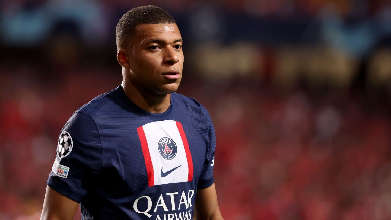 Phan ung cua HLV PSG khi Mbappe doi ra di hinh anh