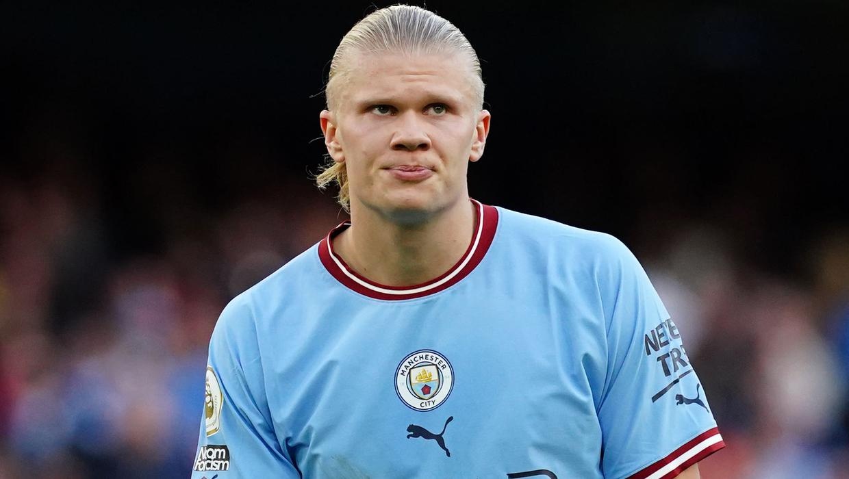 Tien dao 32 tuoi xep tren Haaland trong cuoc dua Chiec giay vang hinh anh