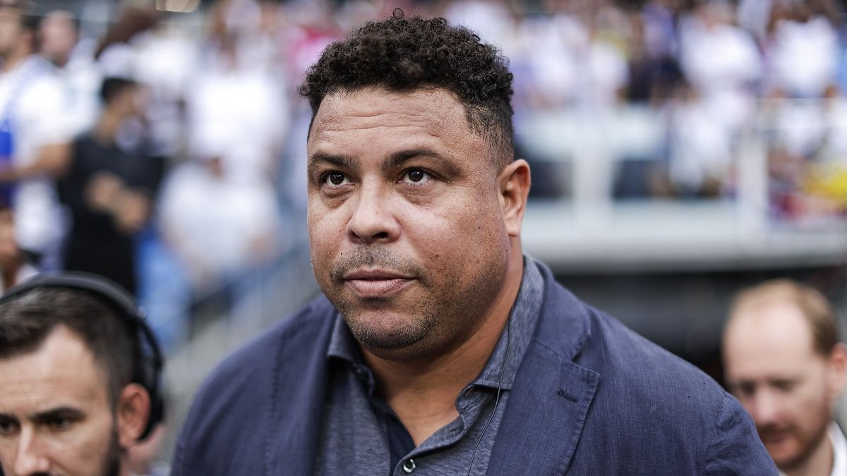 Ronaldo: 'Nguoi ta dung chuyen ve Neymar' hinh anh