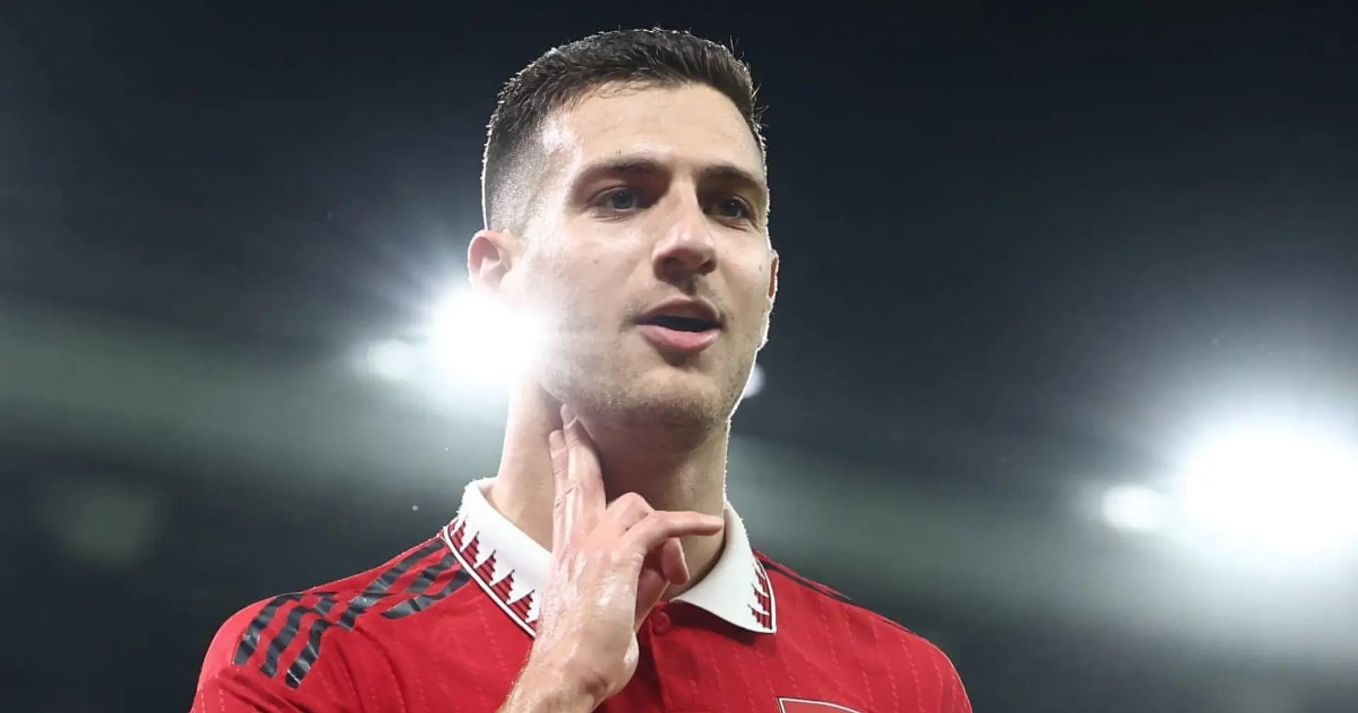 So Barca, MU muon gia han ngay voi Dalot hinh anh