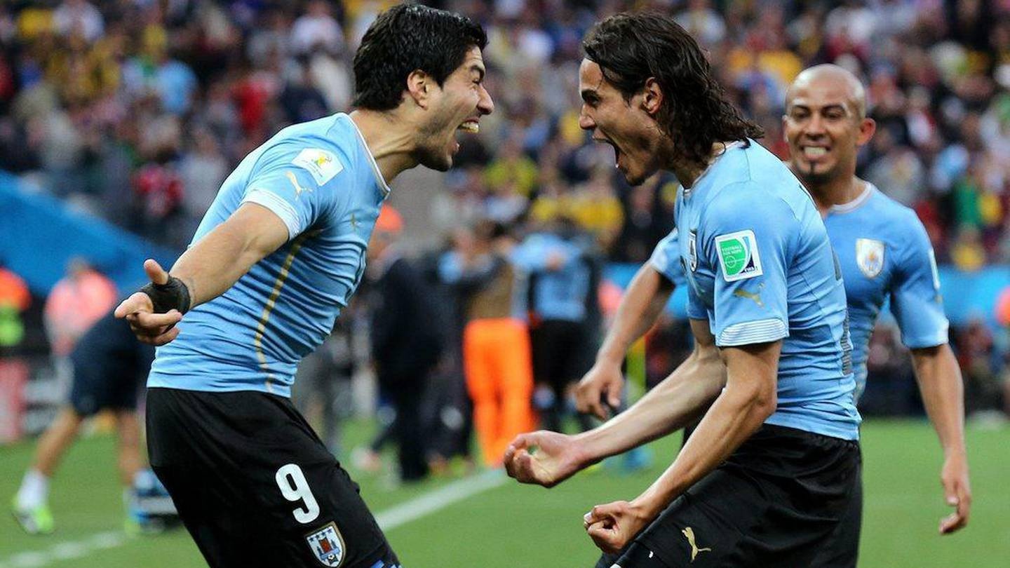 Suarez va Cavani chua het thoi hinh anh