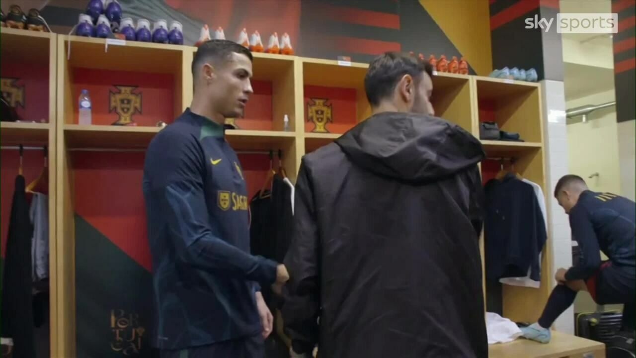 Bruno Fernandes cu xu lanh nhat voi Ronaldo hinh anh