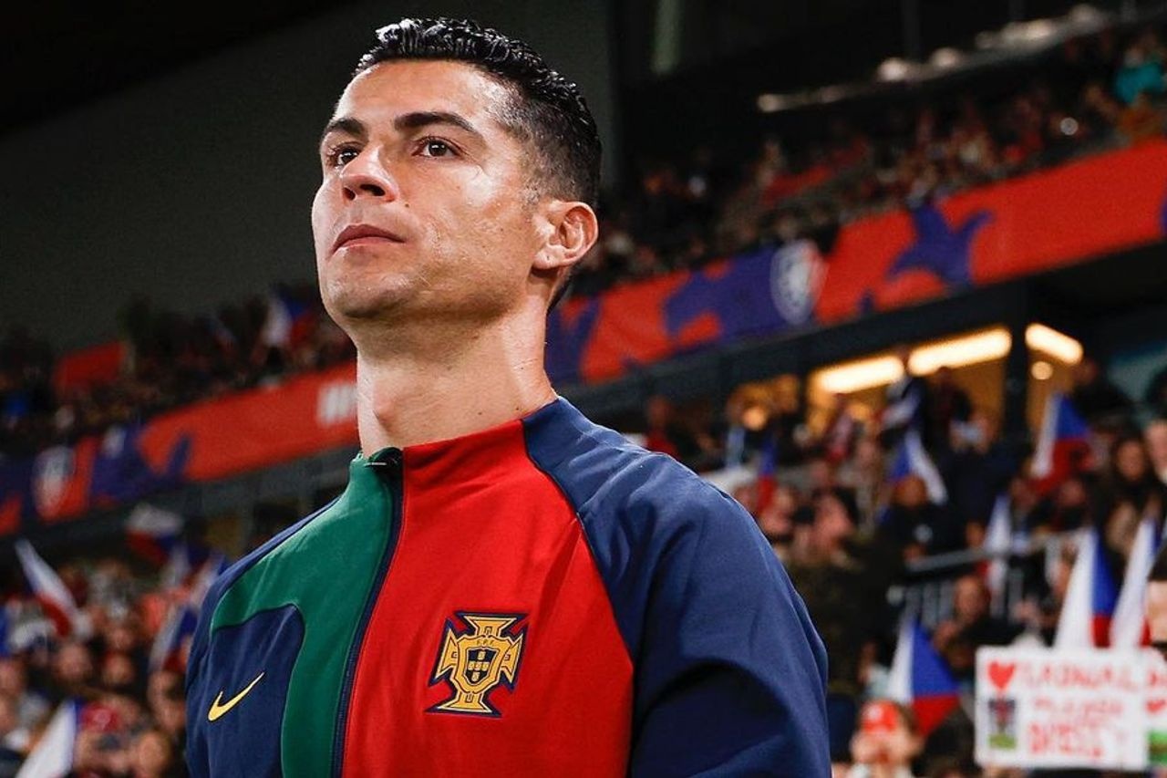 Nhung ben do tiem nang cua Ronaldo hinh anh