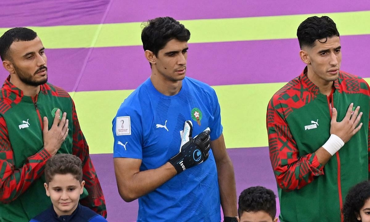 HLV Morocco giai thich vu thay thu mon truoc gio thi dau hinh anh