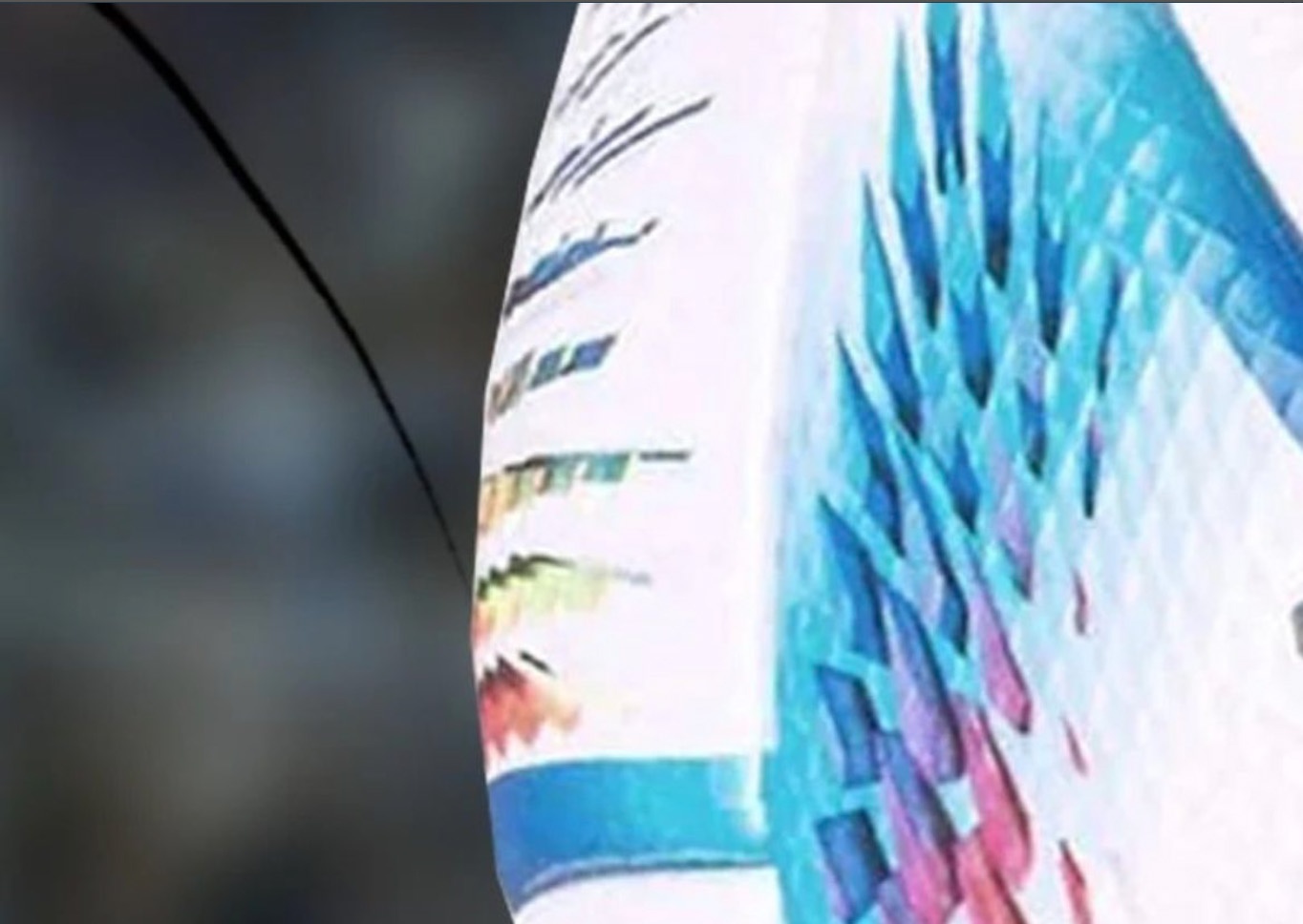 Tranh cai vu toc cua Ronaldo da cham vao bong hinh anh