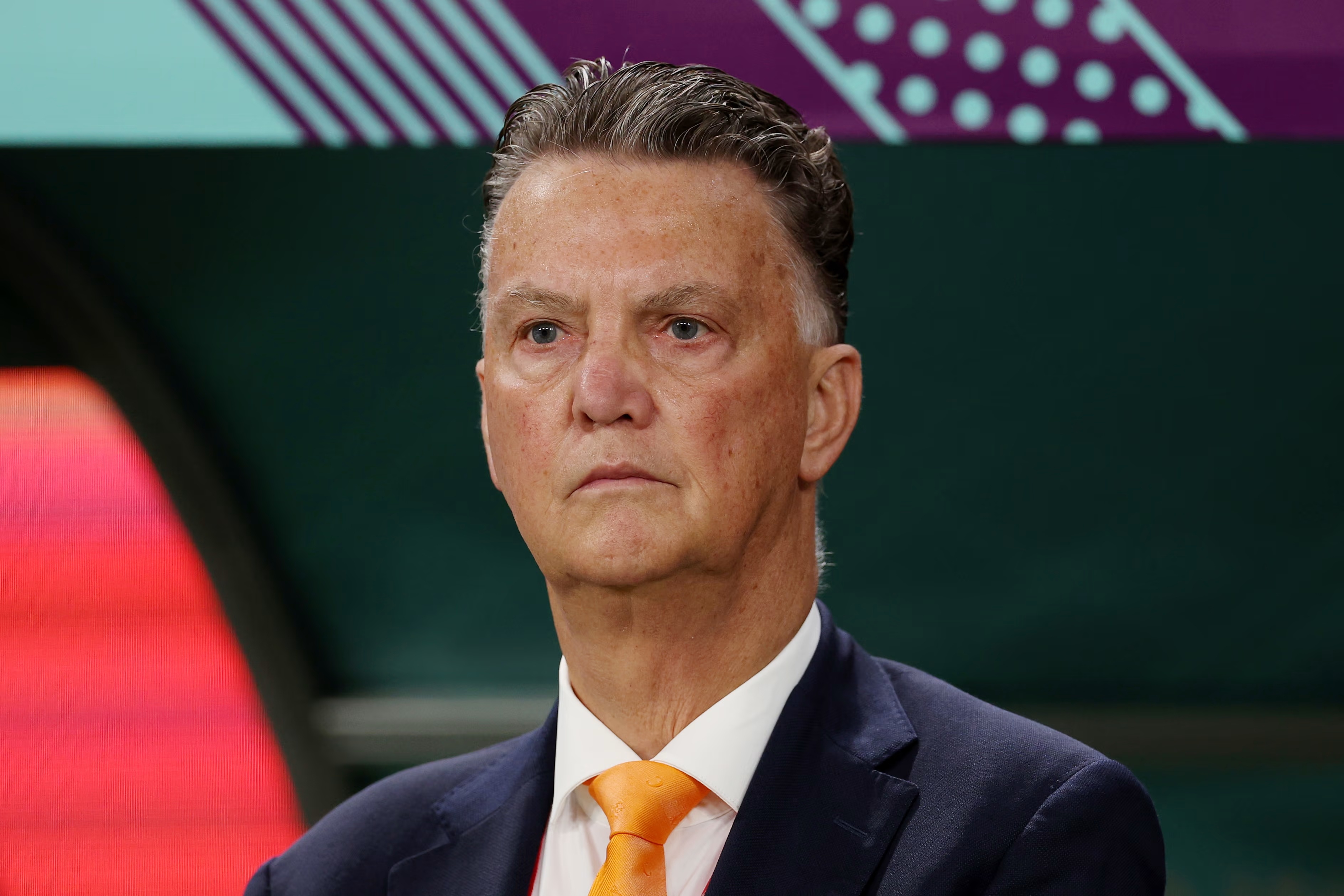 HLV Van Gaal: 'Bau khong khi trong phong thay do rat te' hinh anh