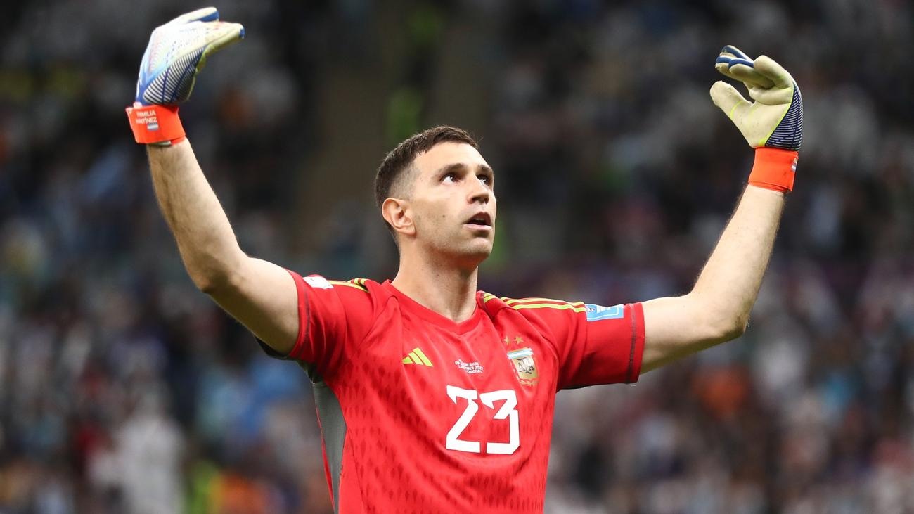 Thu mon Argentina: 'Lan toi, Van Gaal nen im lang' hinh anh