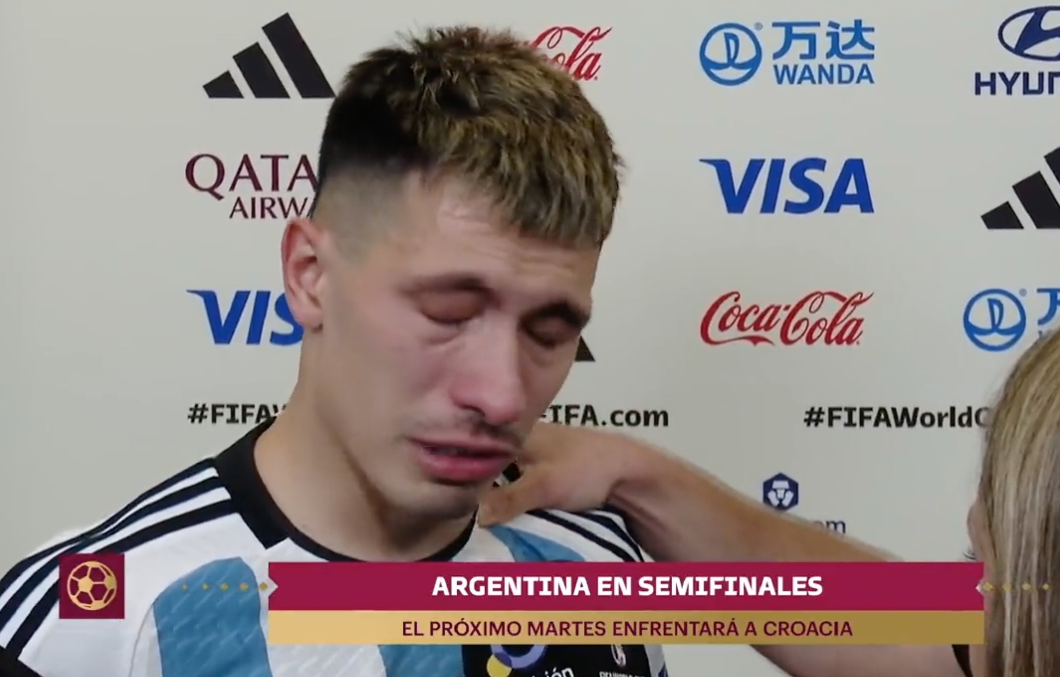 Martinez bat khoc sau tran thang Ha Lan hinh anh