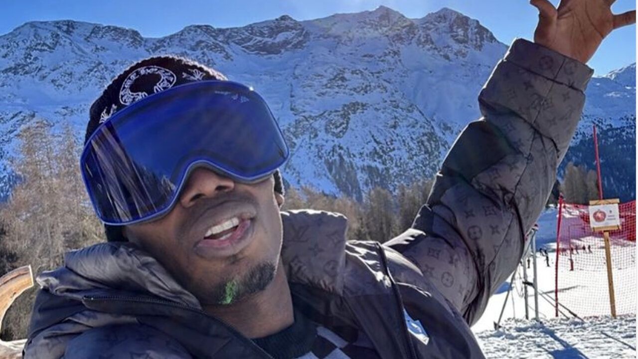 CDV Juventus noi gian voi Pogba hinh anh