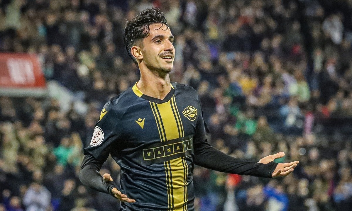 Cau thu lap hat-trick vao luoi Barca co gi dac biet hinh anh