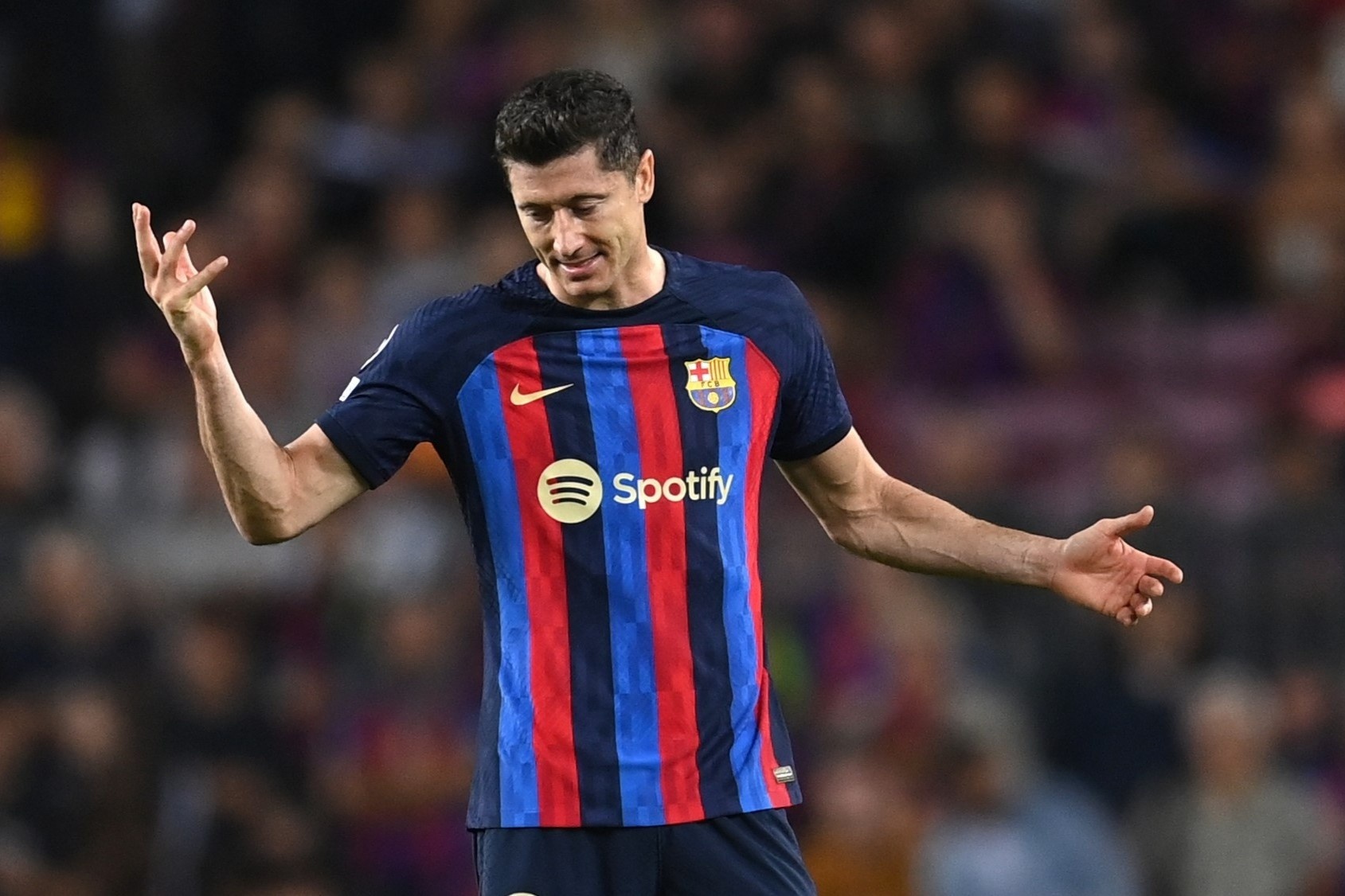 Lewandowski bi treo gio 3 tran hinh anh