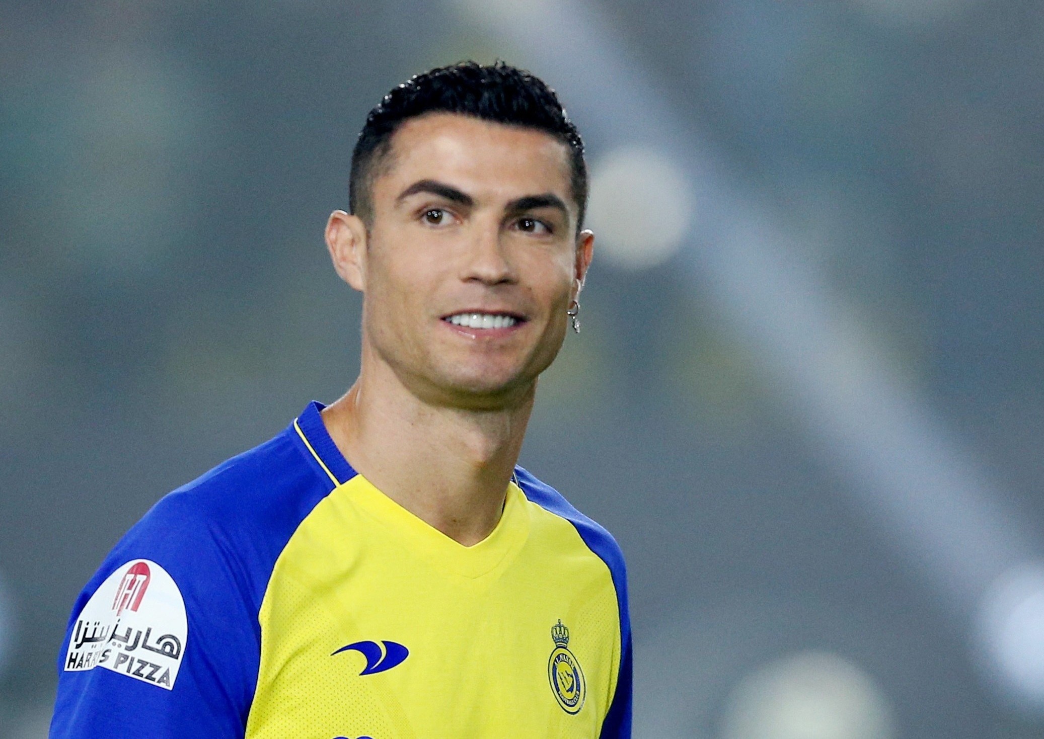 Xavi canh bao Ronaldo hinh anh