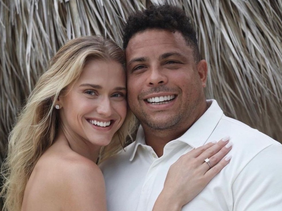 Ronaldo 'beo' thong bao dinh hon hinh anh