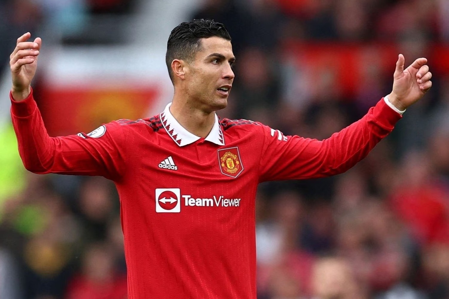 MU vuot qua noi am anh Ronaldo hinh anh