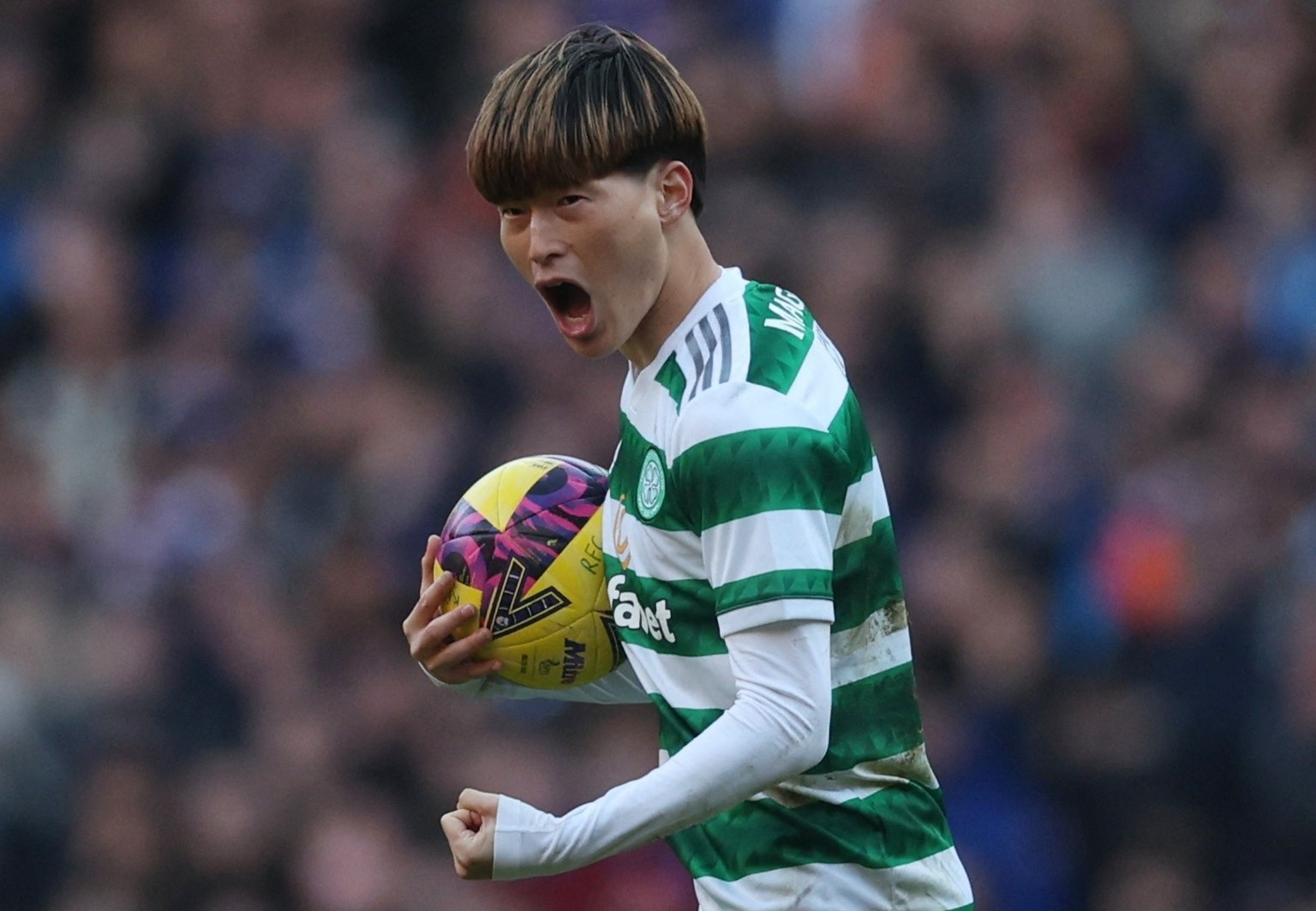 Dan cau thu chau A dang choi an tuong o chau Au hinh anh