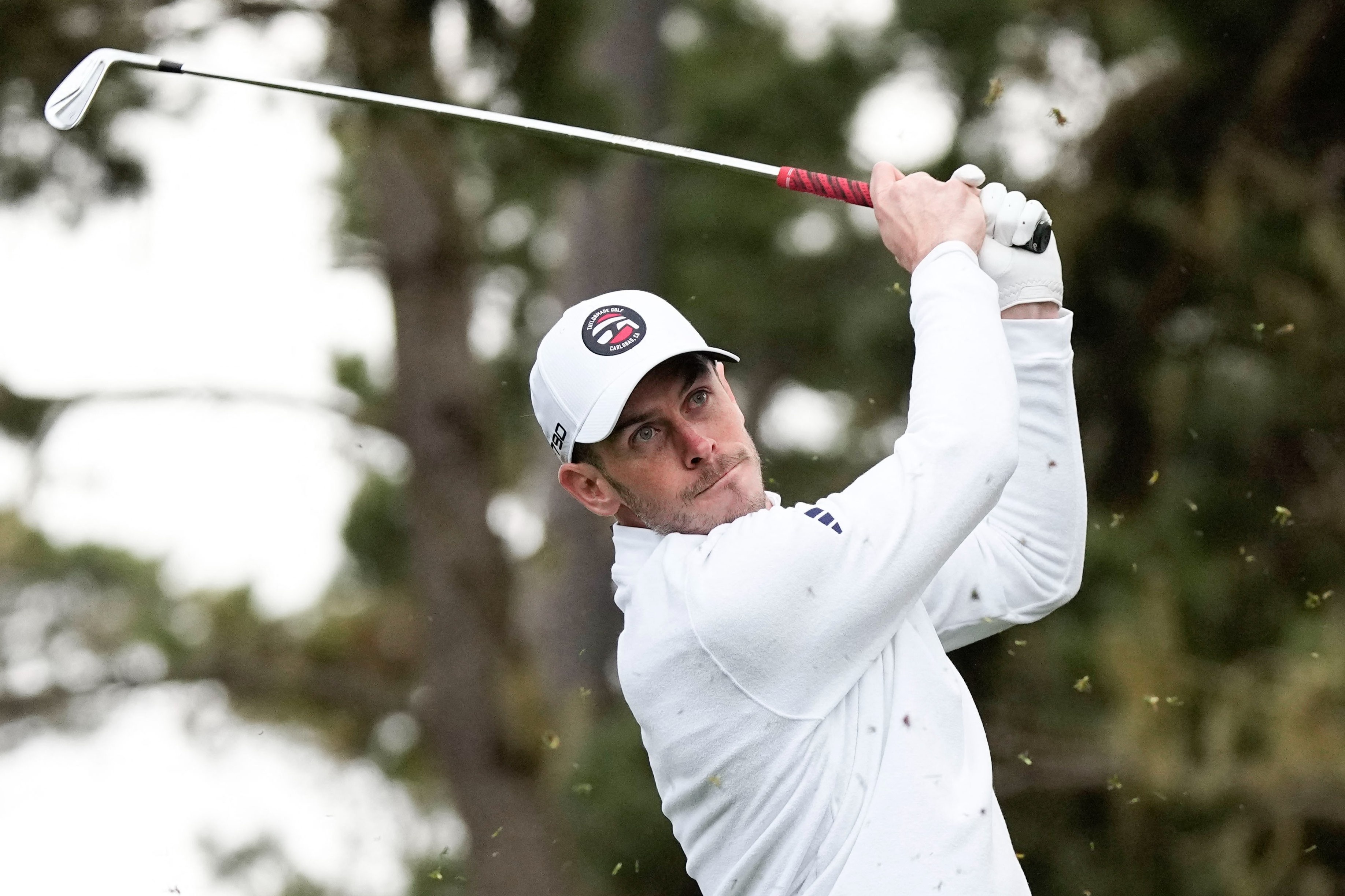 Bale gay an tuong khi ra mat o giai golf hinh anh