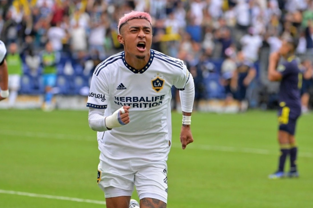 FIFA tu choi de nghi chuyen nhuong cua Barca hinh anh