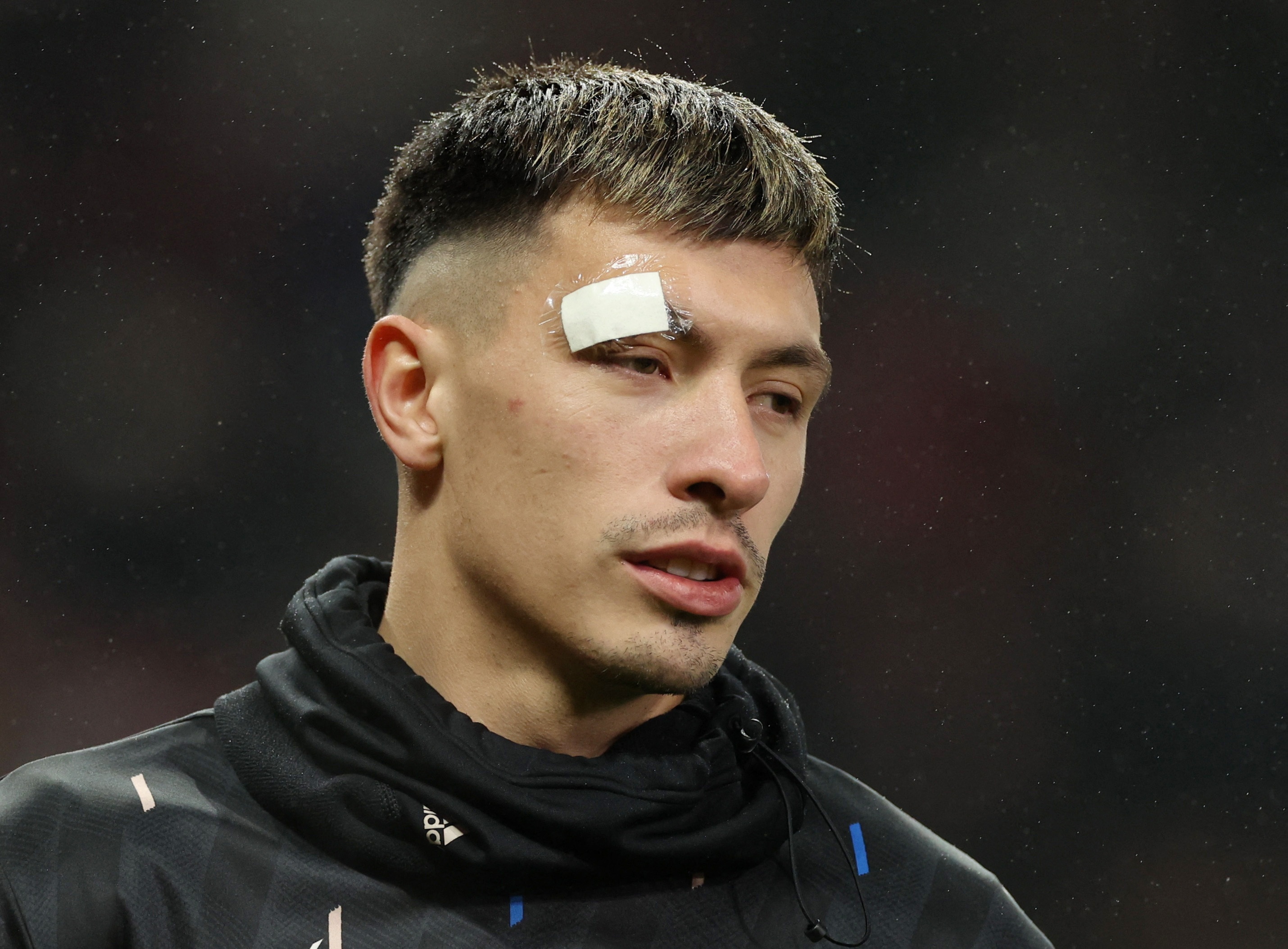 Carragher doi thai do voi Lisandro Martinez hinh anh