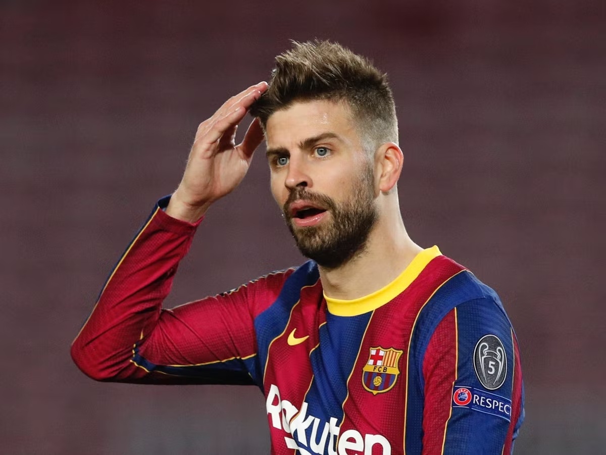 Pique khong chuc mung Messi vo dich World Cup hinh anh