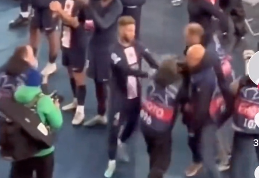 Sergio Ramos noi nong voi phong vien sau tran thua Bayern hinh anh