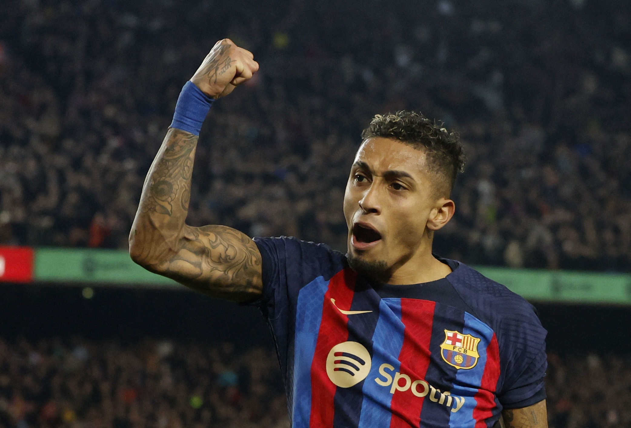 MU la con ac mong voi 2 cau thu Barca hinh anh