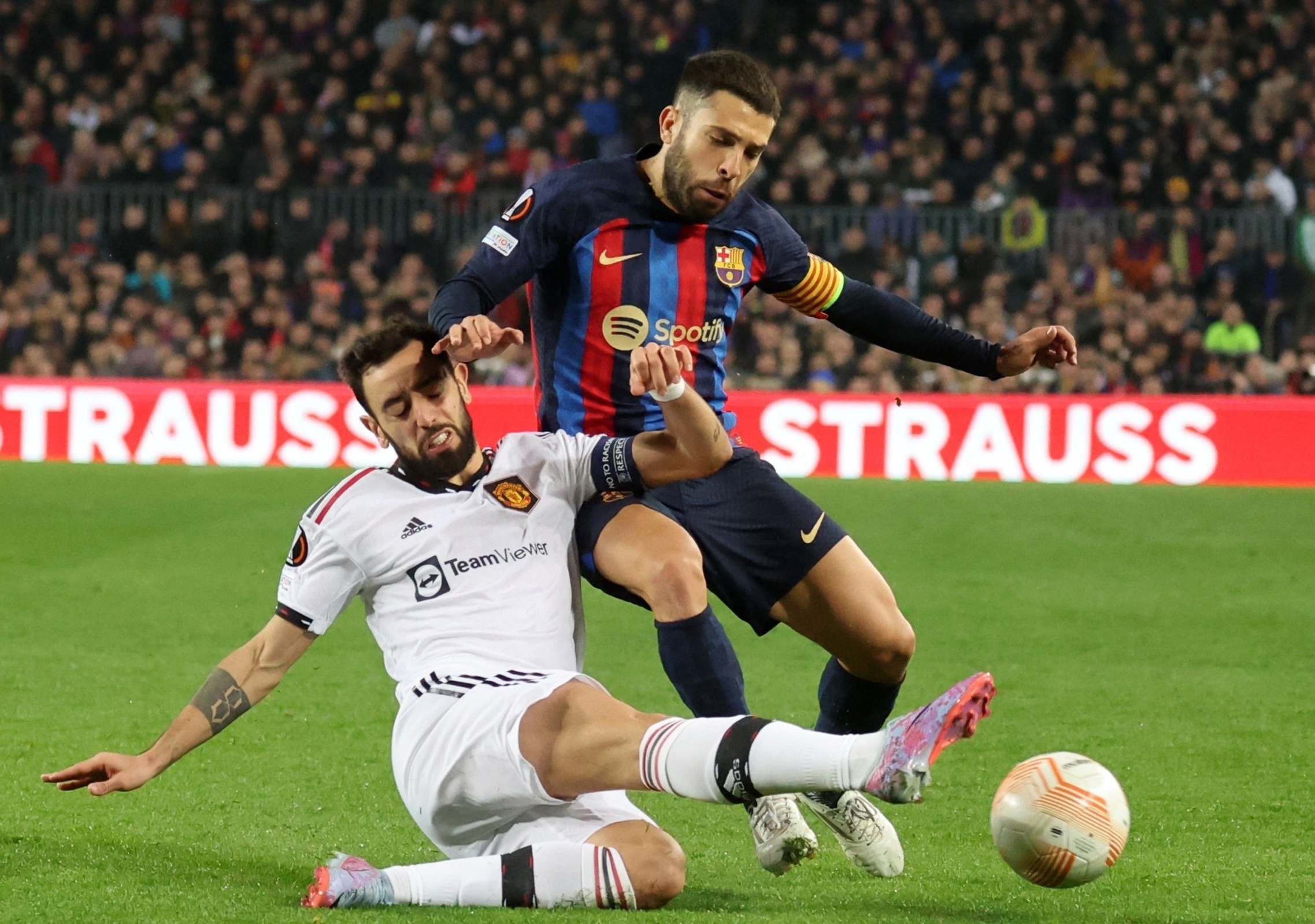 Xavi ap dung chien thuat moi truoc MU? hinh anh