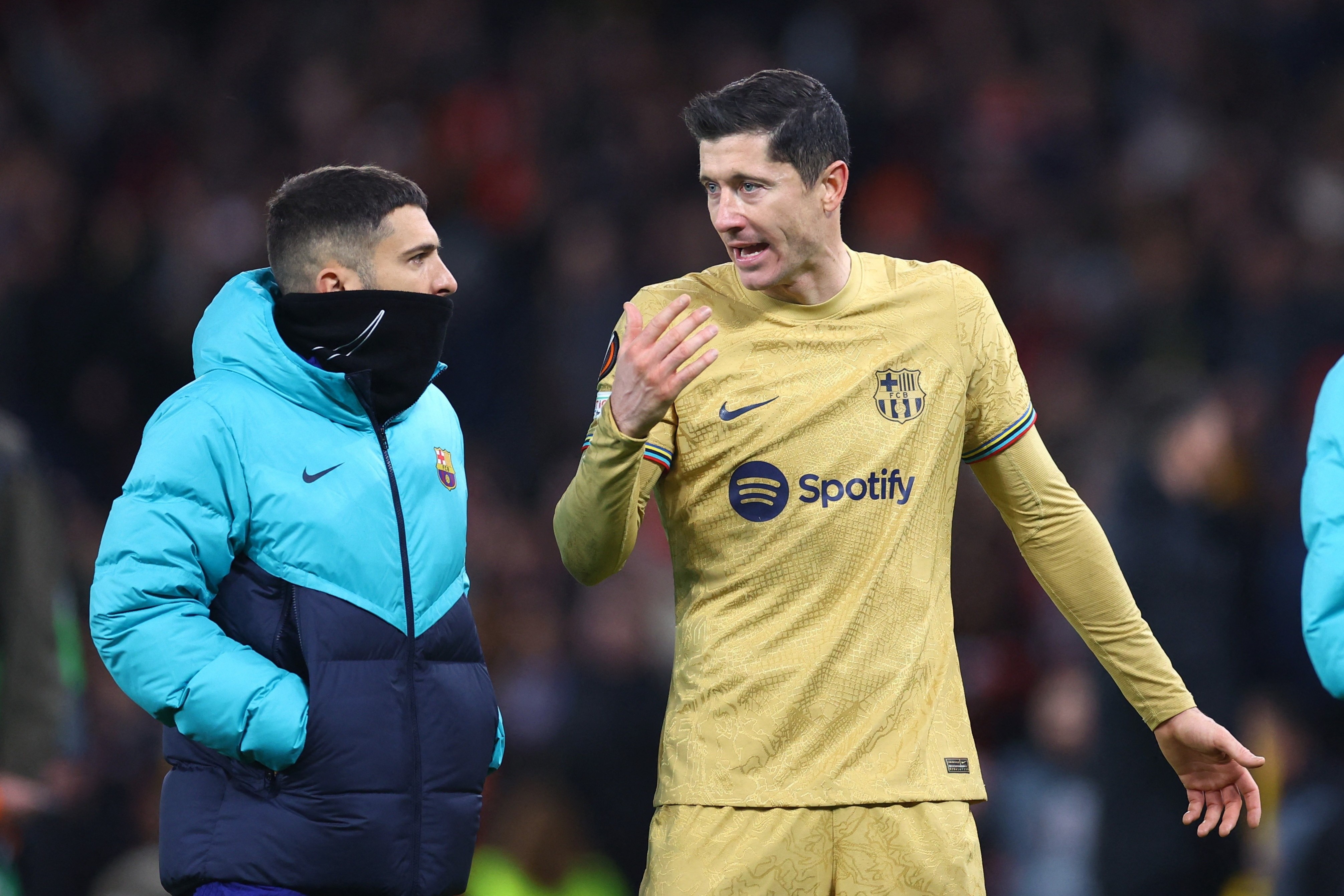 Lewandowski noi nong voi Fati sau tran thua MU hinh anh