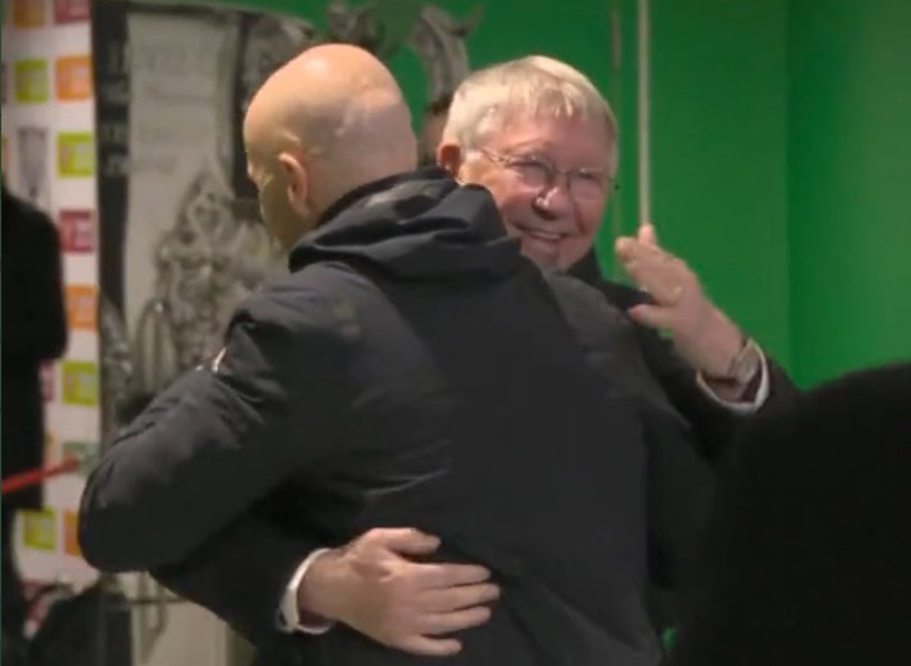 Ten Hag moi Sir Alex vao an mung trong phong thay do MU hinh anh