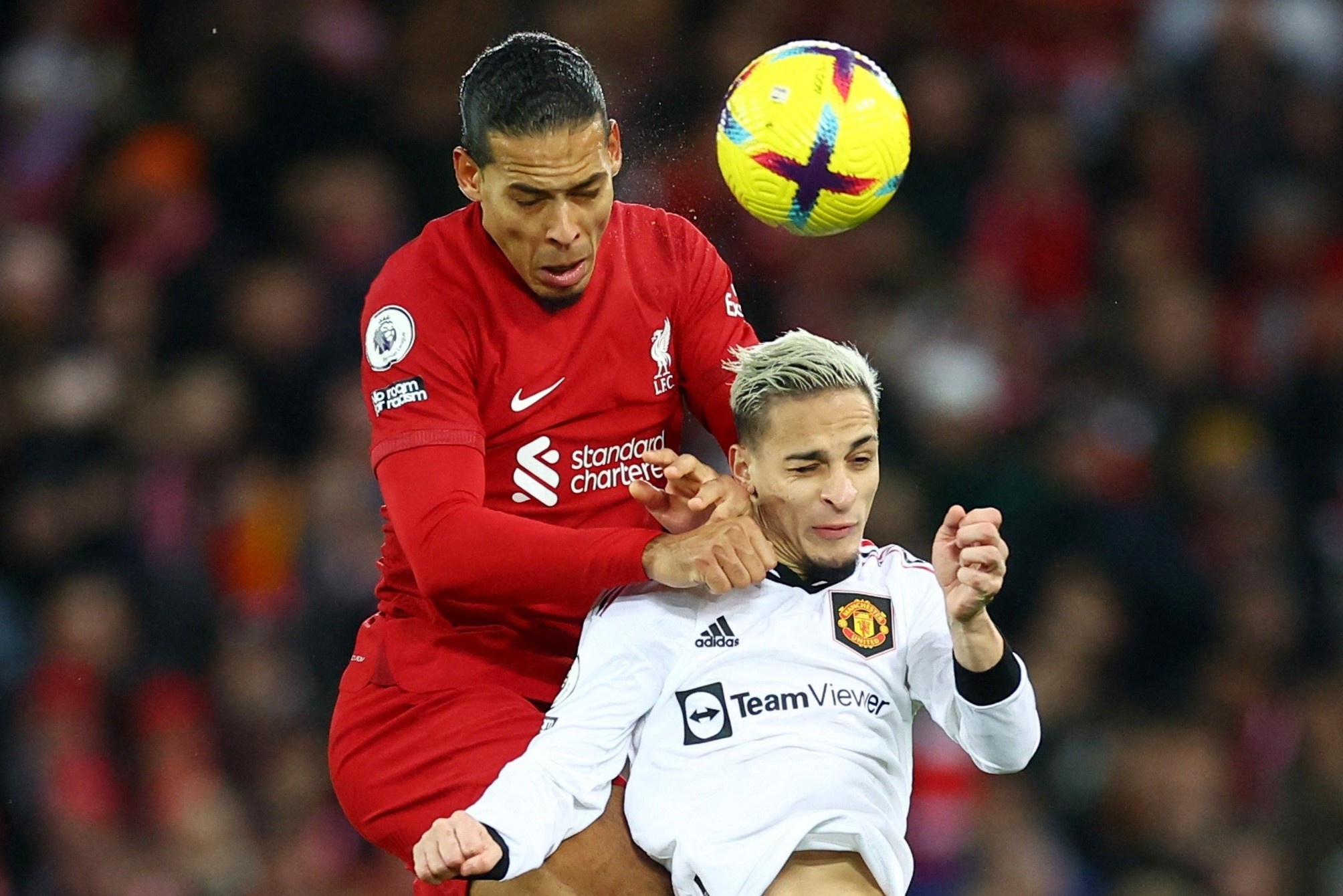 Den luc MU chung to ban linh hinh anh