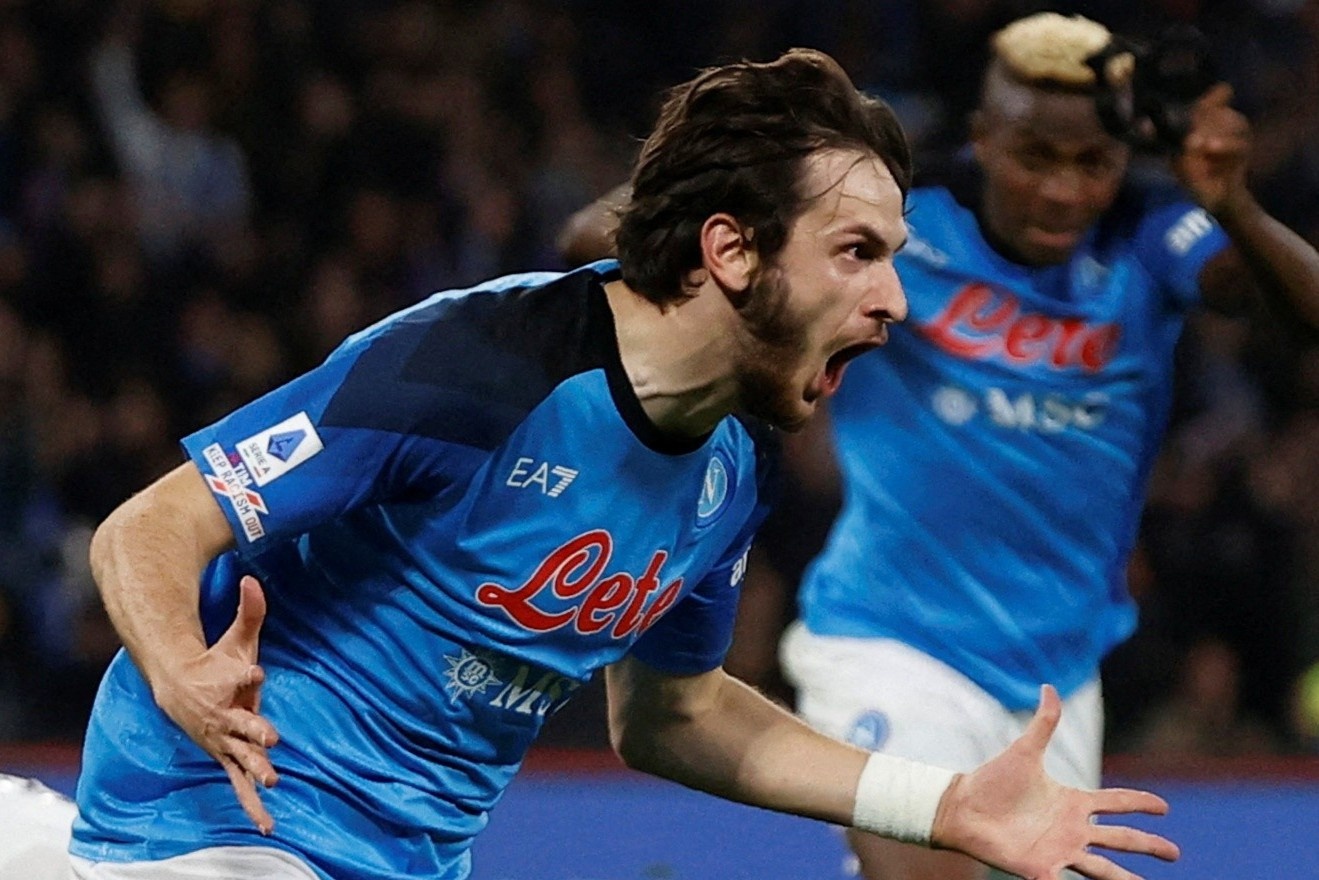 Vieri khuyen MU mua Kvaratskhelia hinh anh