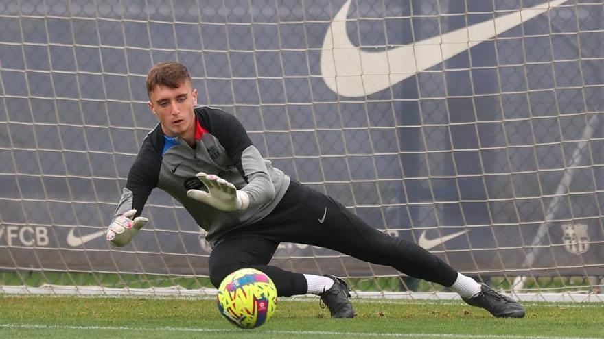 Barca goi thu mon 15 tuoi len tap luyen truoc El Clasico hinh anh