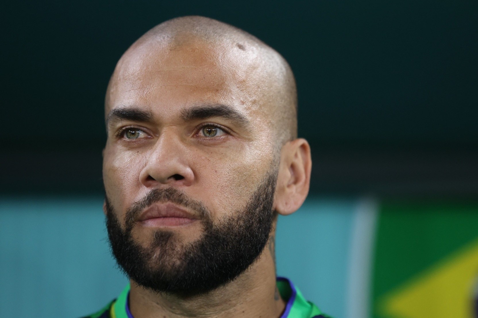 Dani Alves tuyet thuc khi bi vo bo hinh anh