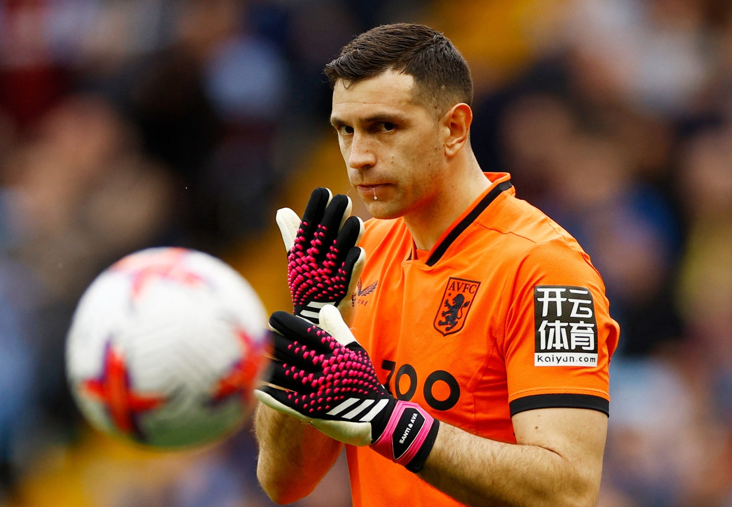 Emiliano Martinez chot tuong lai hinh anh