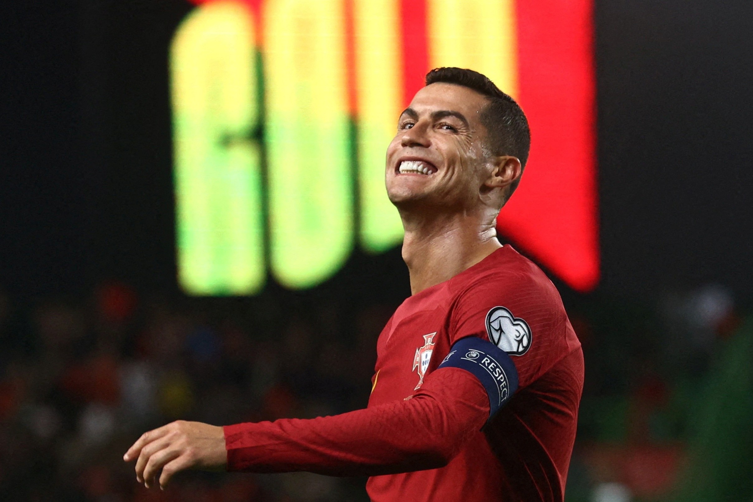 Ronaldo dang kiem duoc bao nhieu tien hinh anh