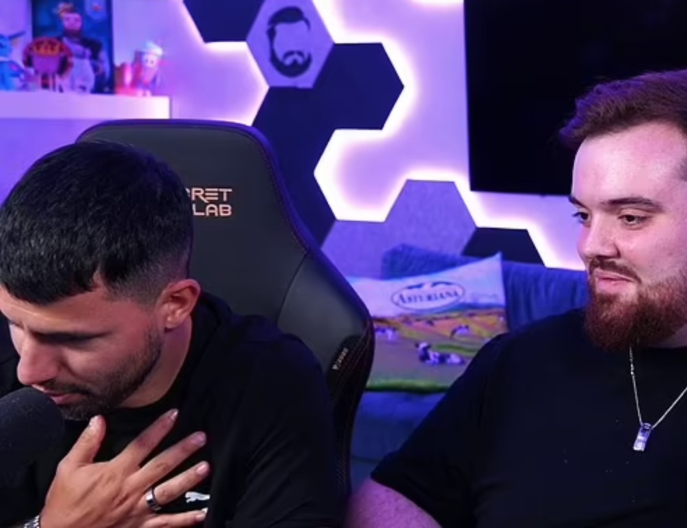 Aguero len con dau tim khi dang livestream hinh anh