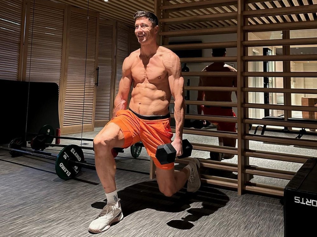 Co bap cua Lewandowski o tuoi 34 hinh anh