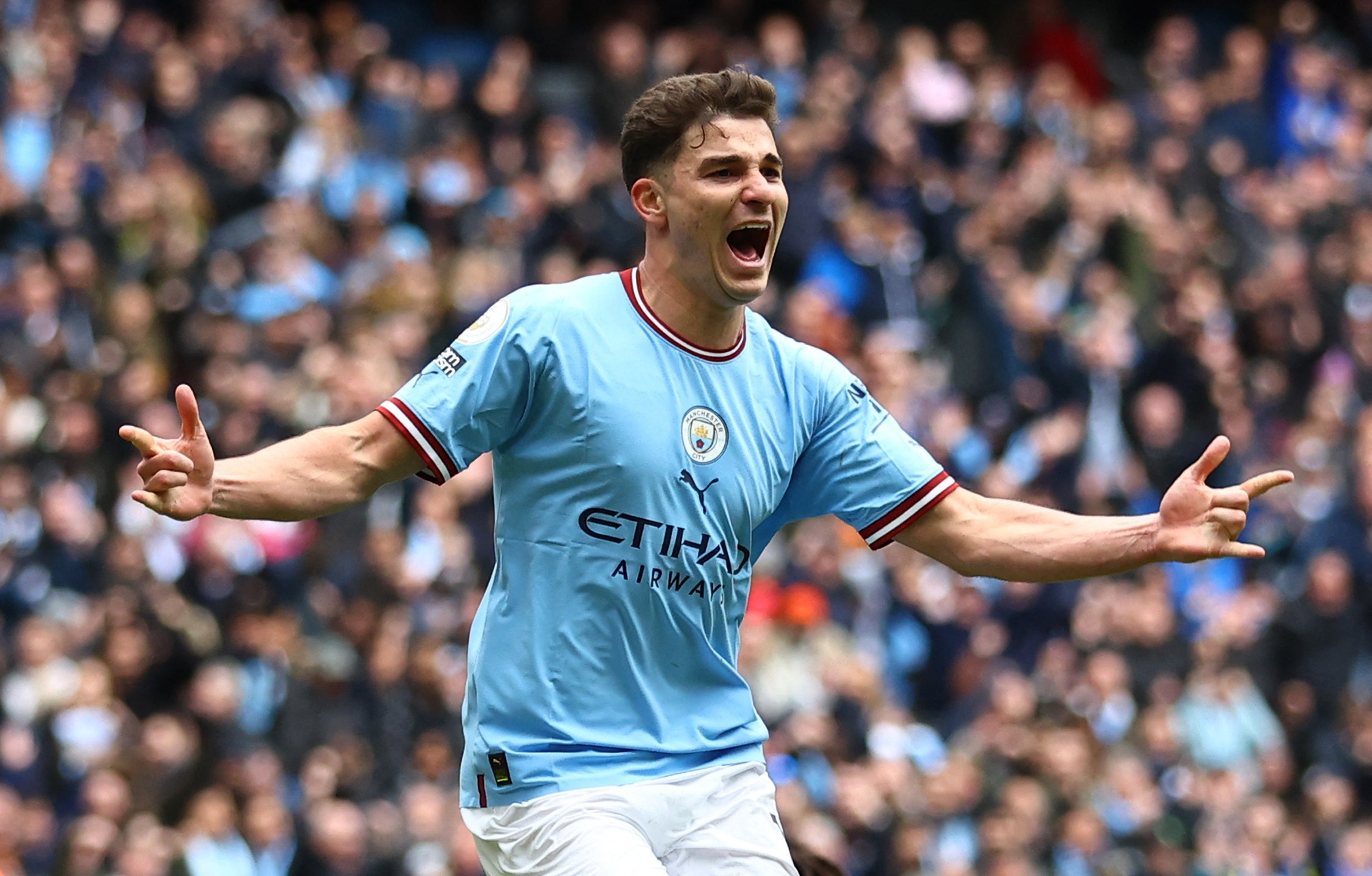 Julian Alvarez la mon hoi cua Man City hinh anh