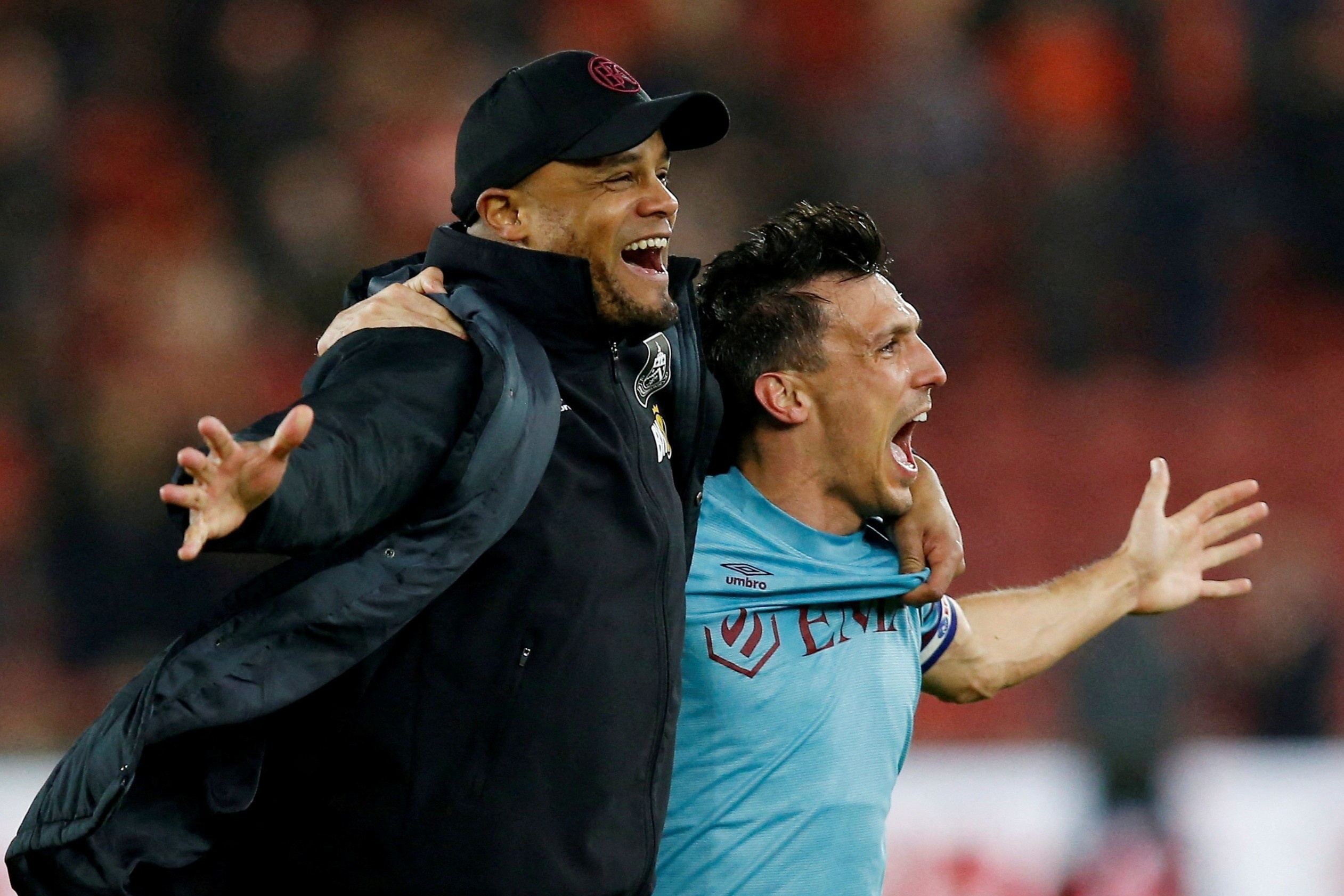 Kompany giup Burnley lot xac nhu the nao hinh anh