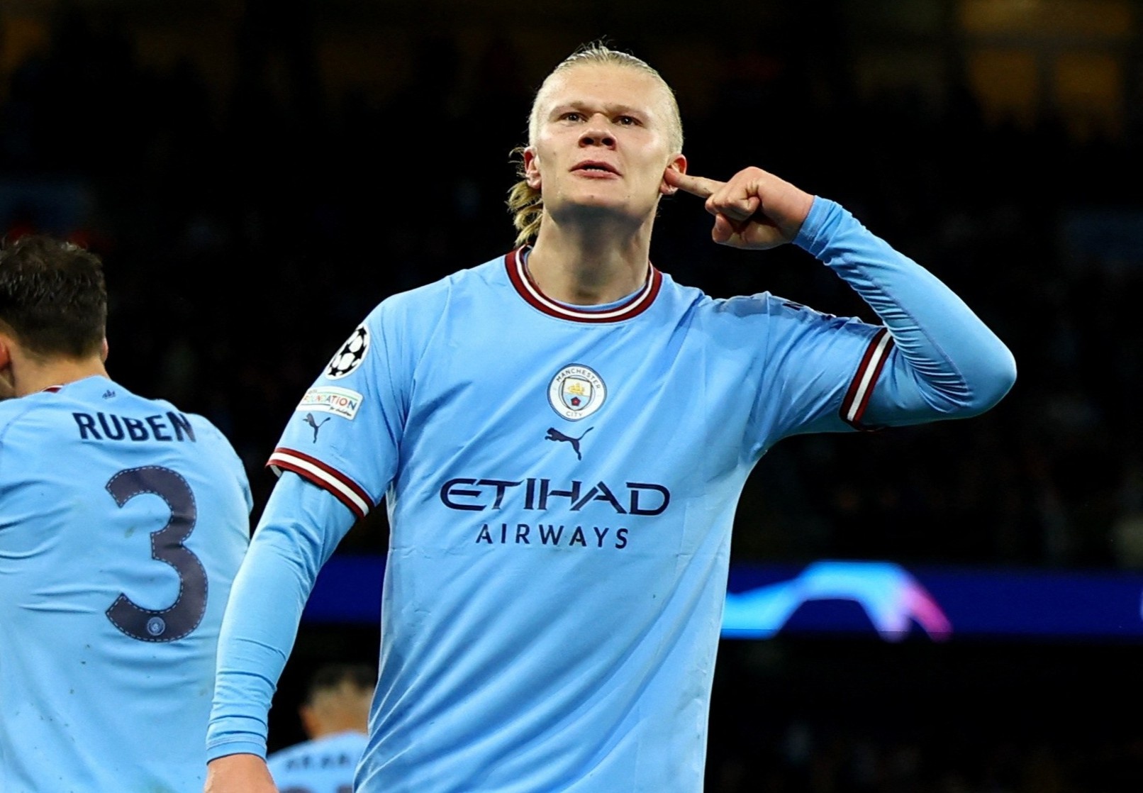 Haaland dang so o vi tri moi hinh anh