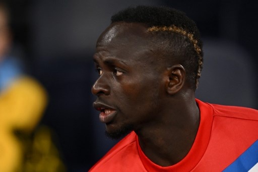 Cu dam vao mat Sane la dau cham het cho Mane? hinh anh