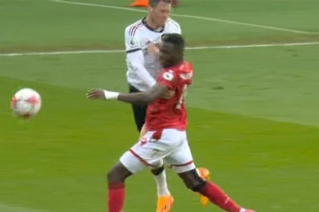 Weghorst danh cau thu Nottingham Forest hinh anh