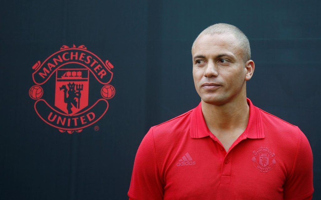 Cuu sao MU pha san hinh anh