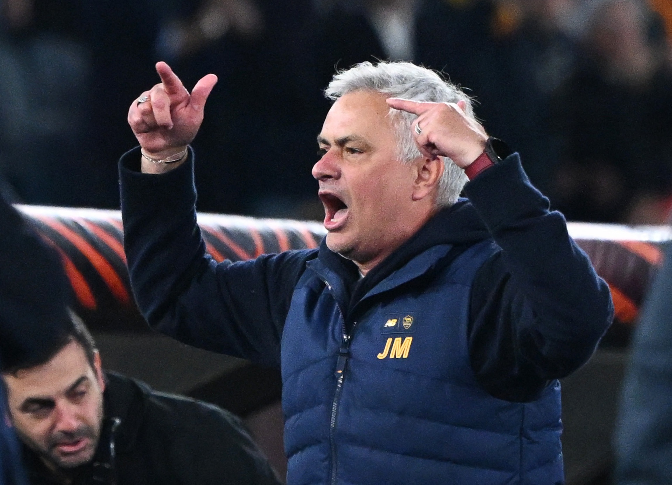 Mourinho len tieng truoc tin don tai hop Ronaldo hinh anh