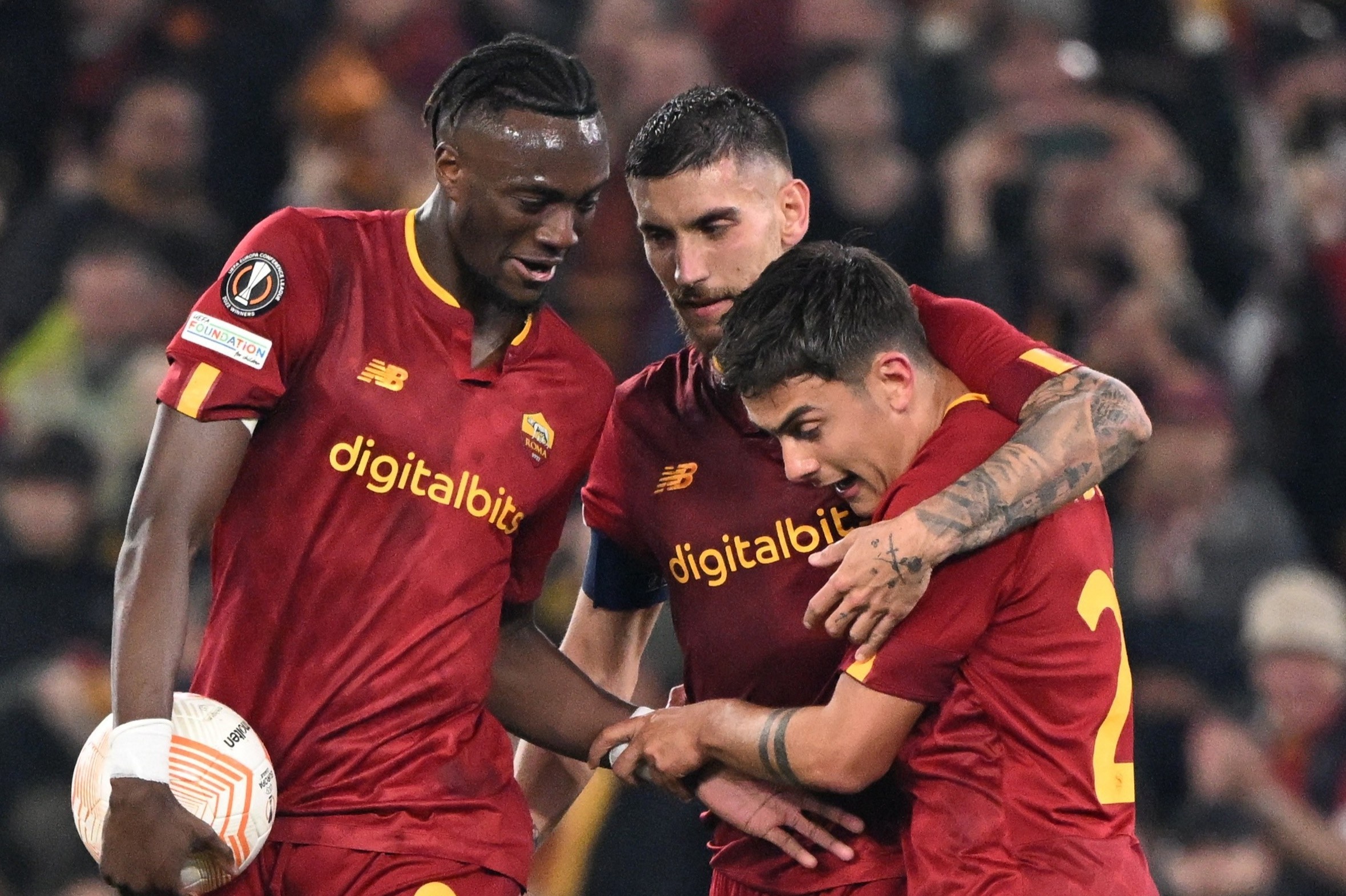 Bong da Italy lam nen lich su o cup chau Au hinh anh