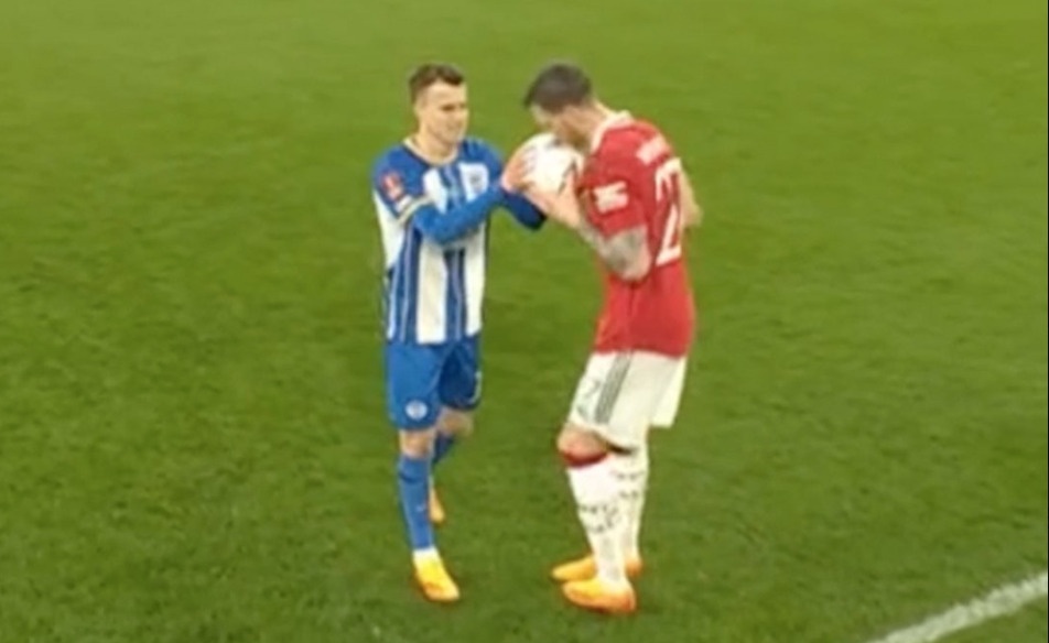 Loat chieu tro giup MU thang luan luu truoc Brighton hinh anh