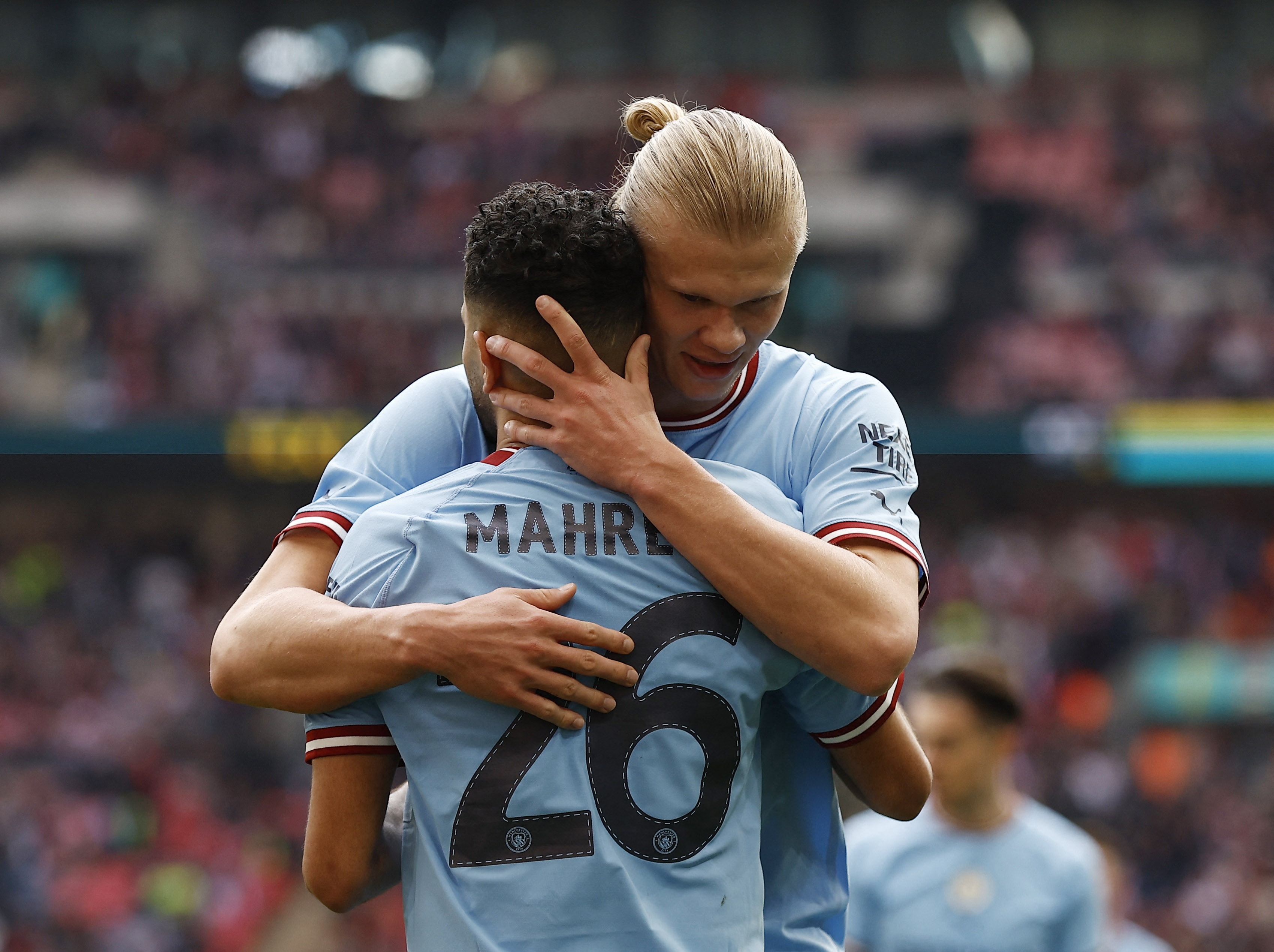 Su trai nguoc giua Haaland va Jesus hinh anh